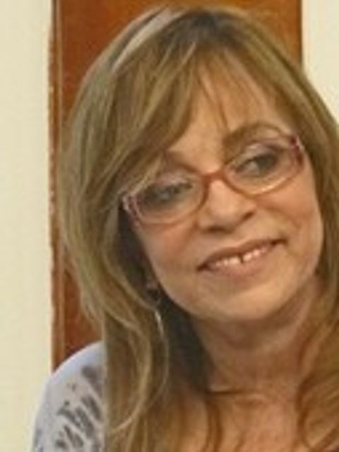 Qual é a idade de Gloria Perez?