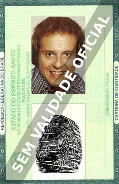 Imagem hipotética representando a carteira de identidade de Dennis Carvalho