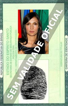 Imagem hipotética representando a carteira de identidade de Famke Janssen