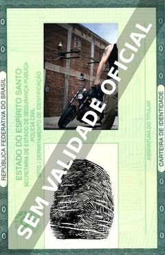 Imagem hipotética representando a carteira de identidade de Frank Grillo