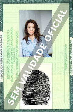 Imagem hipotética representando a carteira de identidade de Lavinia Wilson