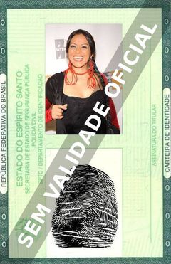 Imagem hipotética representando a carteira de identidade de Lila Downs
