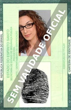 Imagem hipotética representando a carteira de identidade de Lisa Arch
