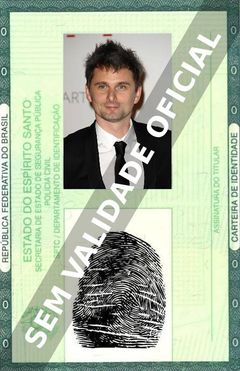 Imagem hipotética representando a carteira de identidade de Matthew Bellamy