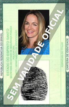 Imagem hipotética representando a carteira de identidade de Molly McNearney