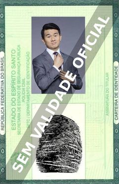 Imagem hipotética representando a carteira de identidade de Ronny Chieng