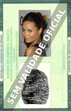Imagem hipotética representando a carteira de identidade de Thandiwe Newton